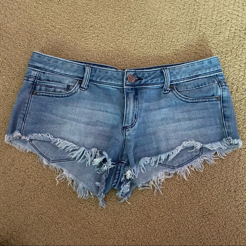 Low waisted blue Tractr jean shorts